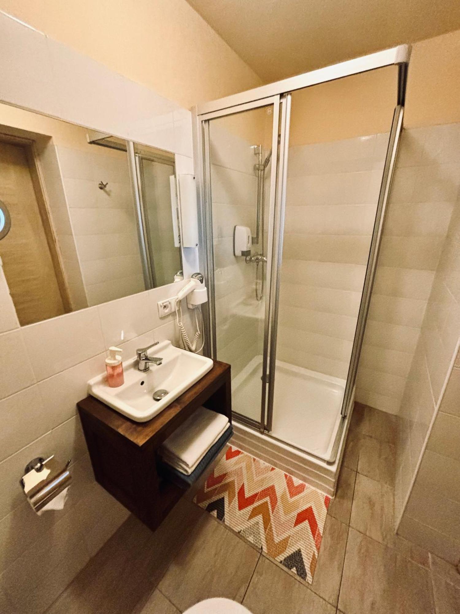 Bedrooms 3 Maja 15A Лодз Екстериор снимка