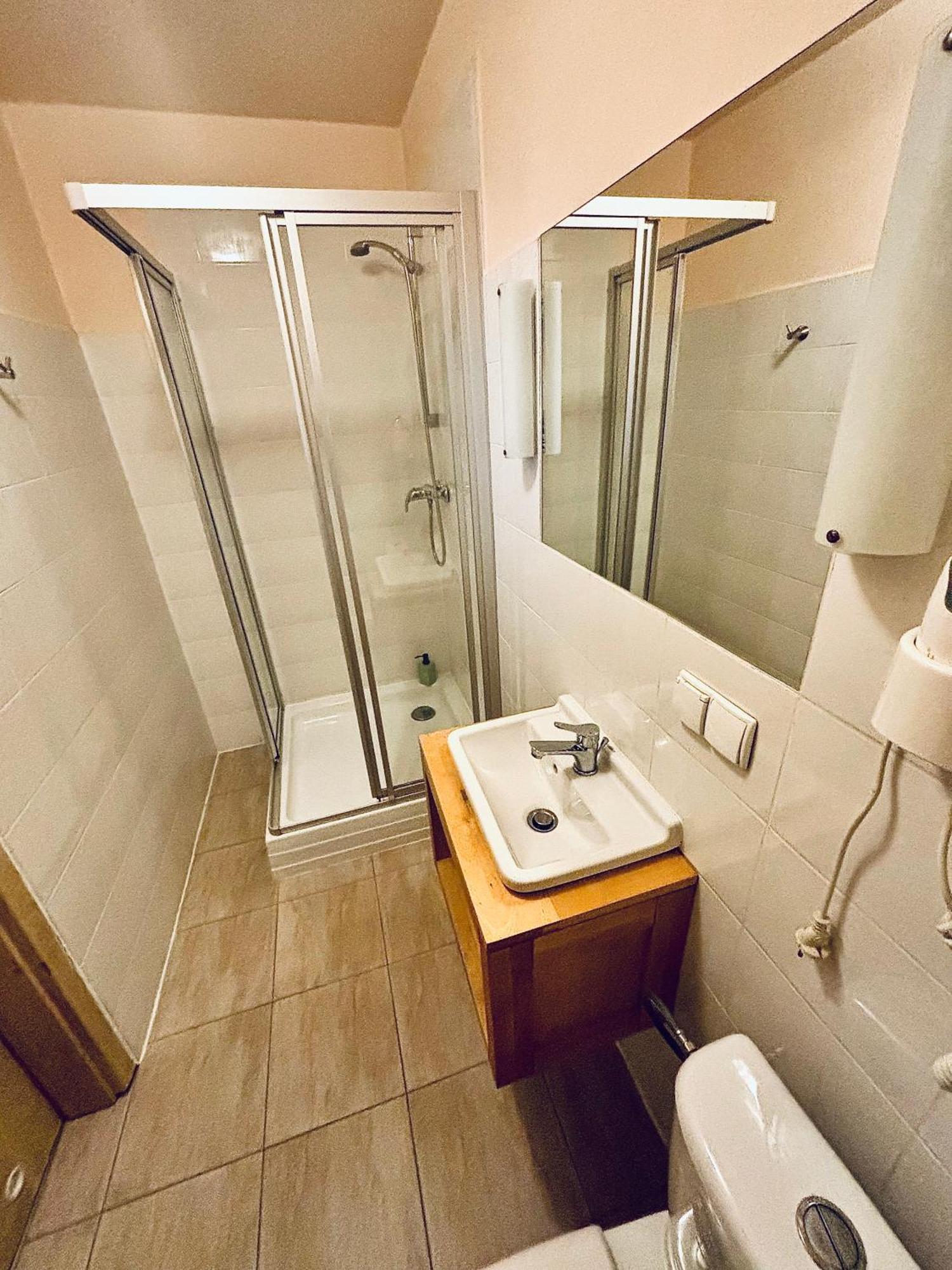 Bedrooms 3 Maja 15A Лодз Екстериор снимка