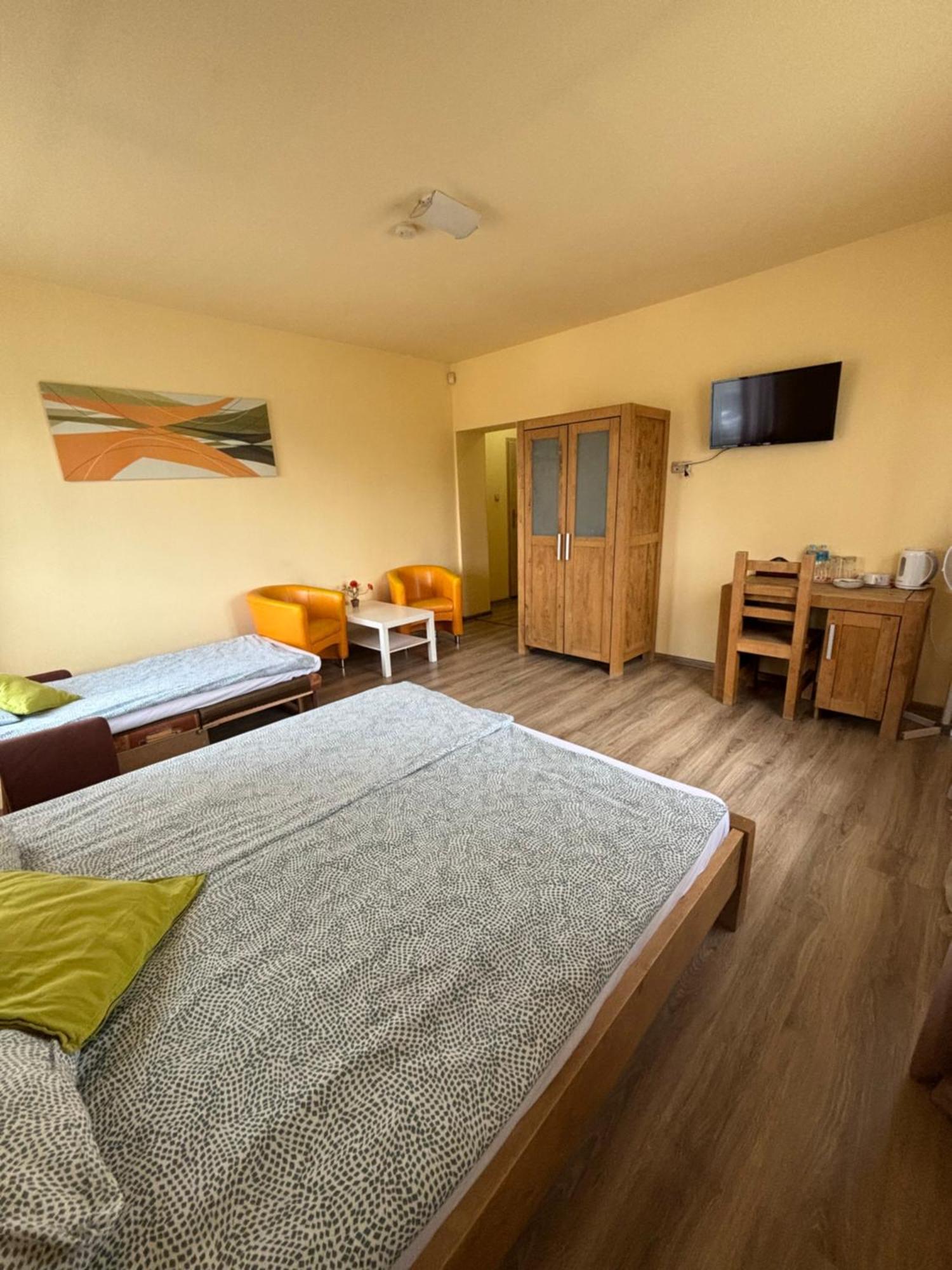Bedrooms 3 Maja 15A Лодз Екстериор снимка