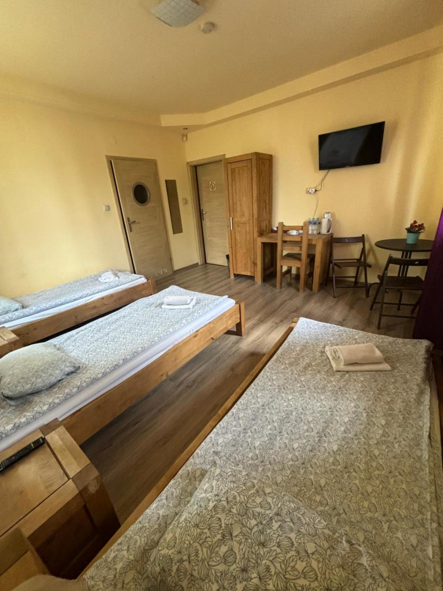 Bedrooms 3 Maja 15A Лодз Екстериор снимка