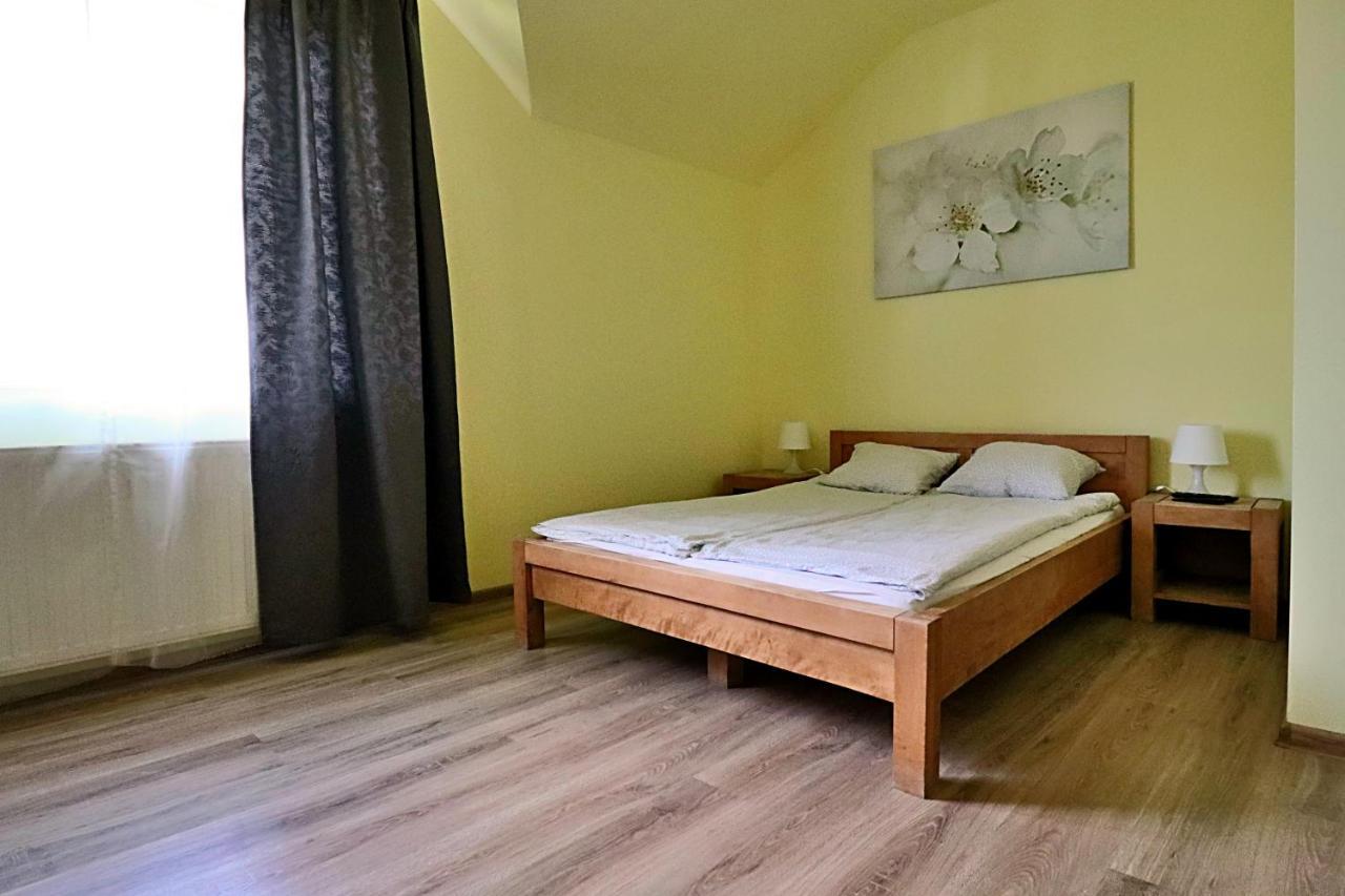 Bedrooms 3 Maja 15A Лодз Екстериор снимка