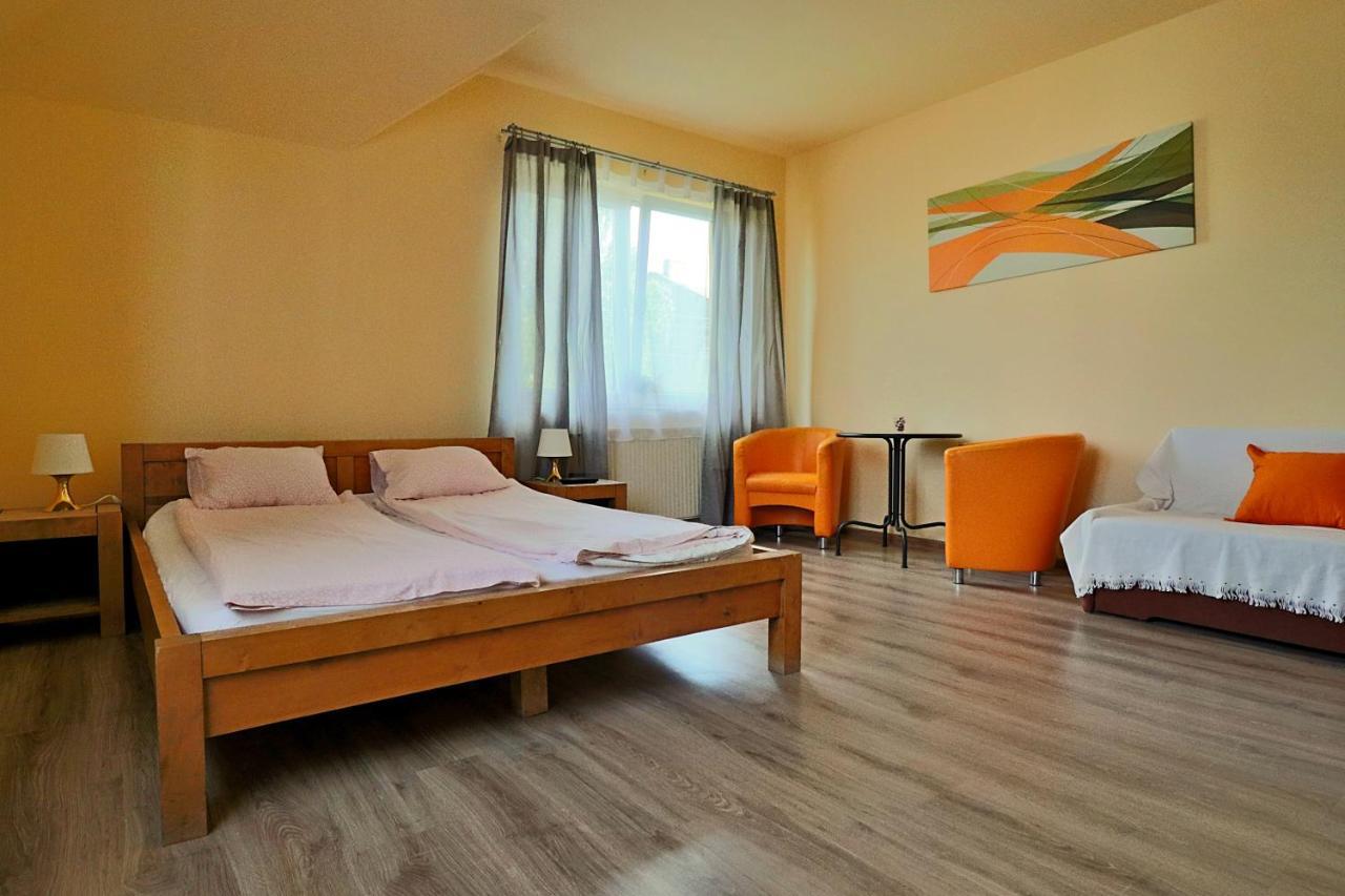 Bedrooms 3 Maja 15A Лодз Екстериор снимка